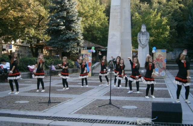 С много забавления за най-малките откри новата учебна година детският комплекс в Елена