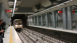 Влаковете на метрото обикновено се бавят заради технически неизправности
