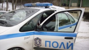 Задържаха трима за притежание на наркотици
