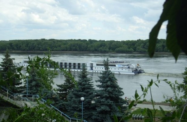 Българо-румънски комитет ще подобрява вътрешноводния транспорт по Дунав