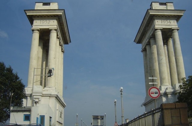 Чужденец с фалшива френска виза задържаха на Дунав мост