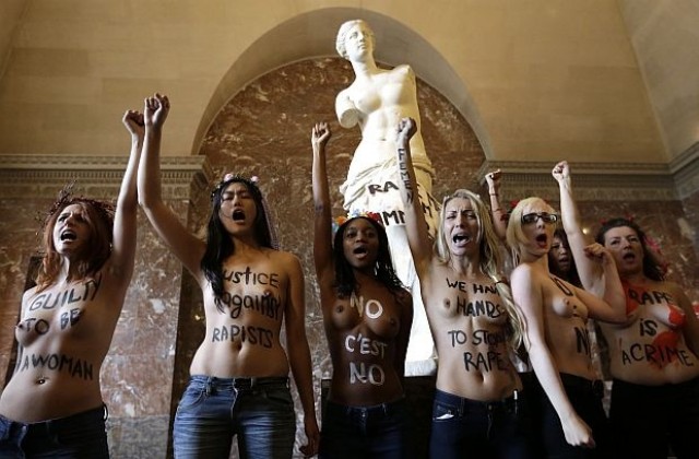 Гол протест в Лувъра в защита на изнасилена тунизийка