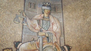 Оставиха в ареста бандити крали от адвентистка църква