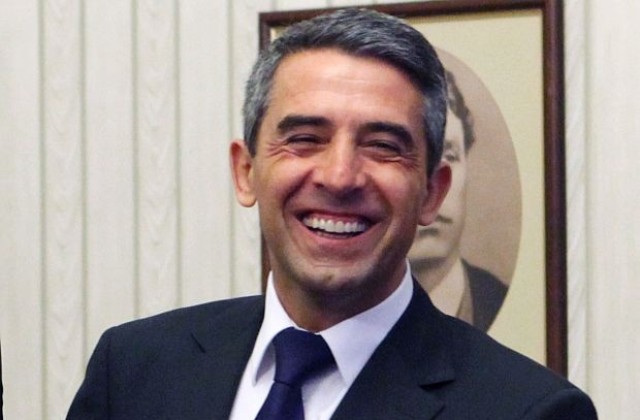 Президентът Плевнелиев ще присъства на военно учение край Хасково