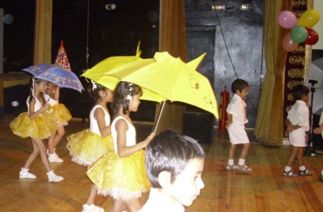 Младежкия дом кани на курс по денс аеробика