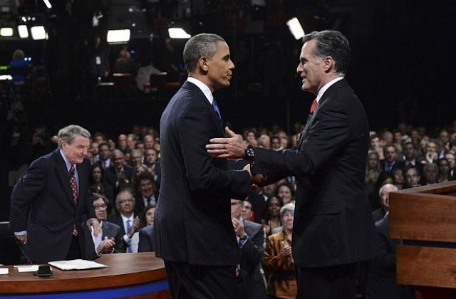 Усмихнатият и уверен Ромни срази предпазливия и мрачен Обама