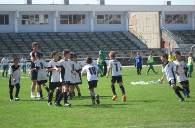 Стартира футболно първенство за деца, родени през 2002 и 2003 г.