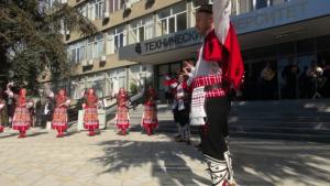 Миро и Васил Петров пеят за 50годишнината на Техническия университет