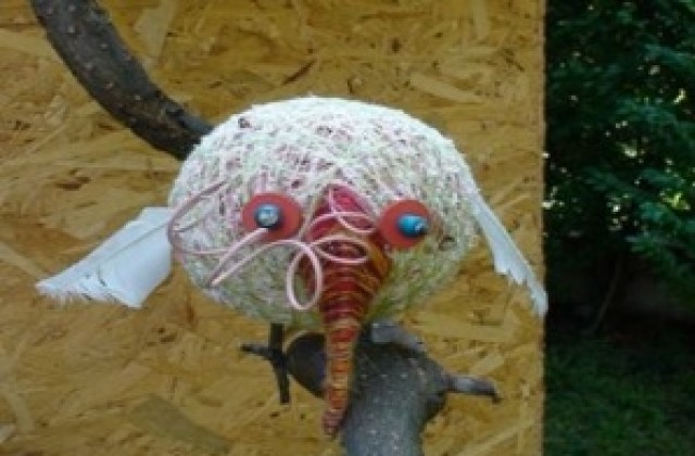 Ученици наблюдават и изработват птици в регионалната еко инспекция