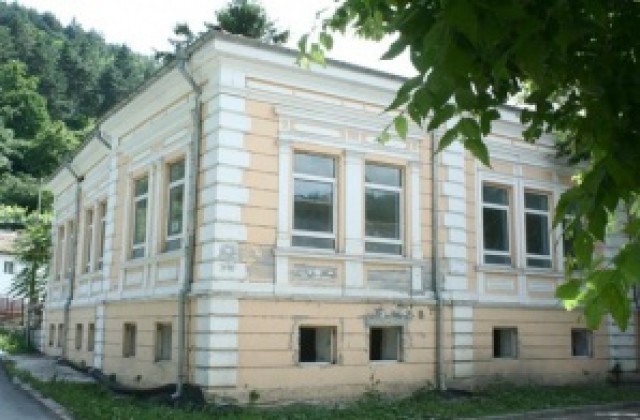 5 фирми искат да преустройват общежитие в дневен център