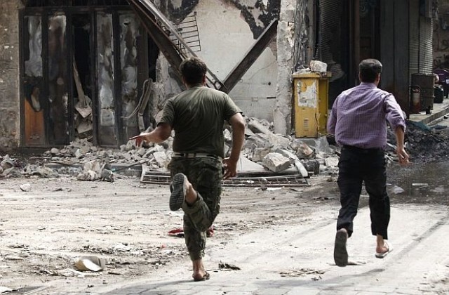 Сирийски войски ожесточено бомбардират град Хомс