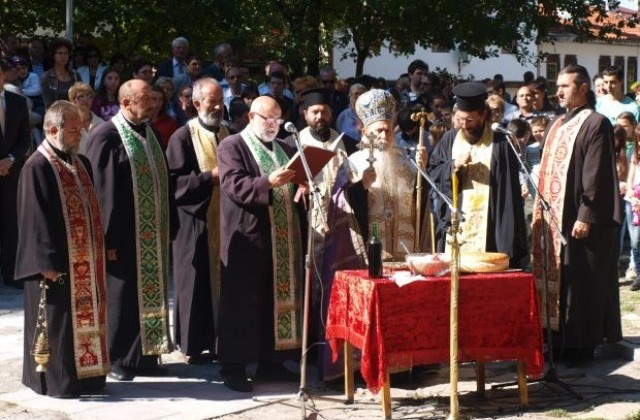 Митрополит Натанаил отслужи заупокойна молитва в памет на загиналите за Освобождението