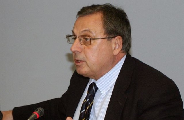 Данев: Минимална заплата да има само там, където държавата е работодател