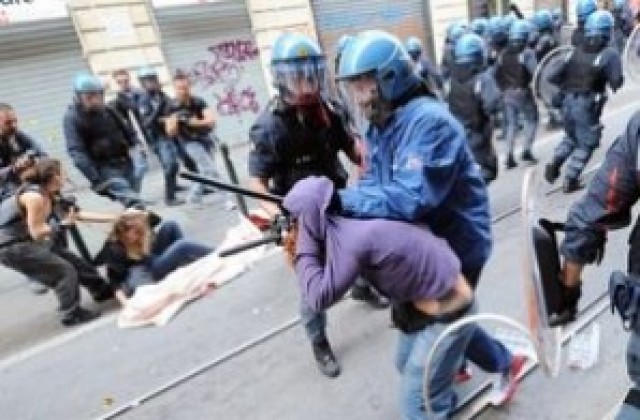 Сблъсъци между протестиращи студенти и полицията в Италия