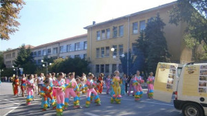 Пъстро карнавално шествие в Шумен