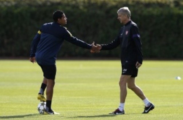 В Арсенал забраняват ръкостискането заради вирус?