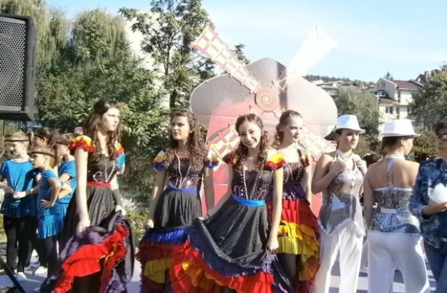 Карнавалът по никое време събра стотици габровци и гости