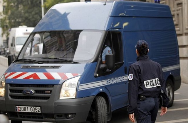 Един убит и 11 арестувани при антитерористична операция във Франция