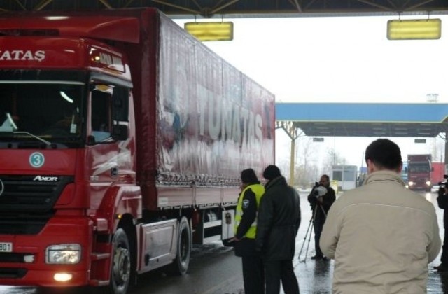 Сириец опита да премине Дунав мост с фалшива виза