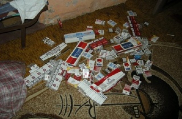 Хванаха мъж с 1900 цигари без бандерол в чантата му