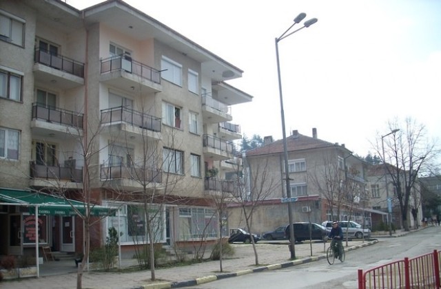 16-годишно момче падна от стълб за високо напрежение