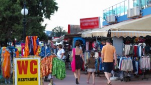 Имиджът на Златни пясъци страда заради сергиите смята хотелиер