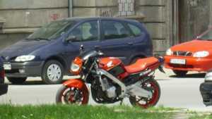 81годишен шофьор потроши 62годишен моторист