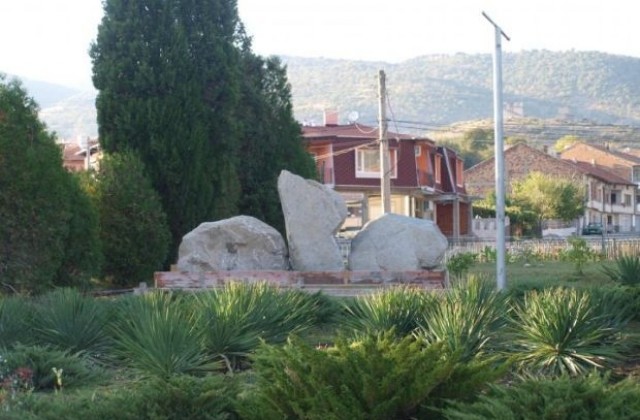 Уникален монумент в памет на героите освободители откриват  в Симитли