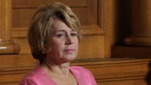 Масларова иска увеличаване на обезщетението за майчинство