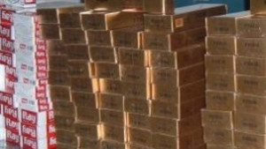 Пола подплатена с нелегални цигари откриха митничари