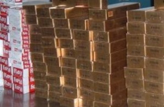 Пола, подплатена с нелегални цигари откриха митничари