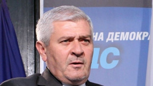 Син депутат иска държавата да плаща пълни здравни осигуровки за