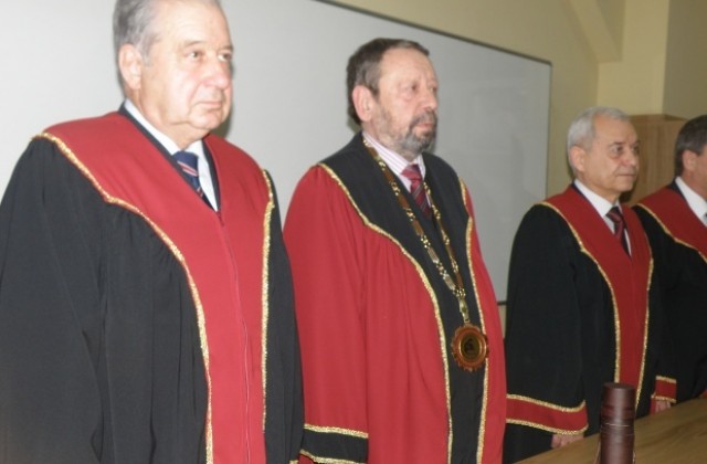 Акад. Благовест Сендов с най-високия приз на Световната олимпиада по информатика