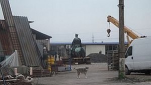 Засилват охраната на паметника на Цар Освободител след забележка от