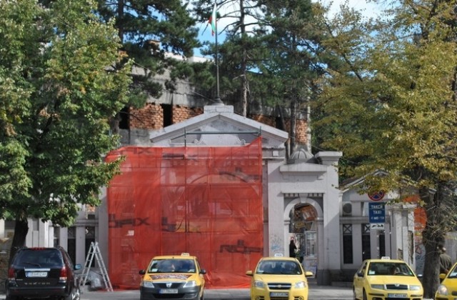 Ремонтират Арката на Търновските генерали