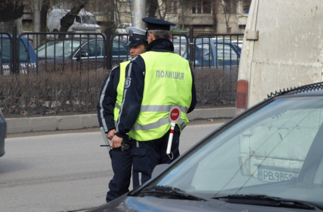 Хулигани пребиват момиче, сбъркали я с проститутка