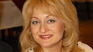 Сцена Филиал на път да рухне подът поддавал на токчета