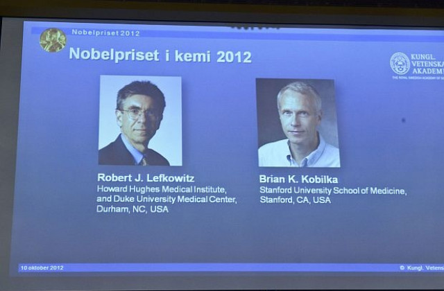 Робърт Лефковиц и Брайън Кобилка с Нобеловата награда за химия