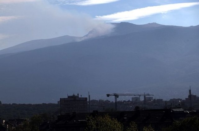 Овладяна е ситуацията с пожара при Меча Поляна на Витоша