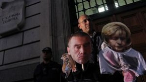 Театър с чучела на протеста срещу правилата за паркиране