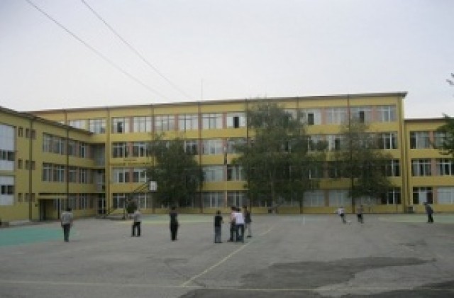 Родители срещу таксата за обяд в СОУ „Св. Паисий Хилендарски“