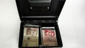Идеята за данък лихва среща обществено неодобрение сочи анкета на
