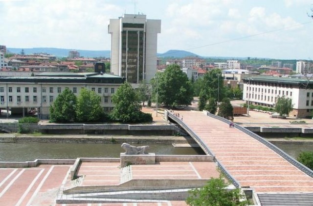Община Ловеч иска от държавата бившата казарма в града