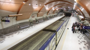 Мъж се хвърли под влак на метрото