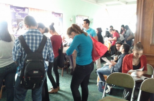 Представят възможности за обучение в чужбина на форума Световно образование