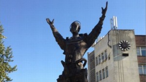 Петметров паметник на космонавт издигнаха в Омуртаг
