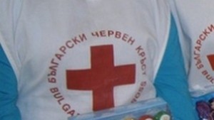 Доброволци от БМЧК подпомагат пострадалите в Перник