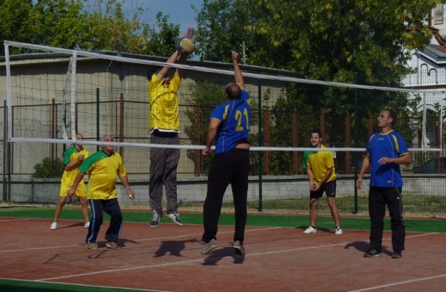 Победа за община Нова Загора в турнира по волейбол