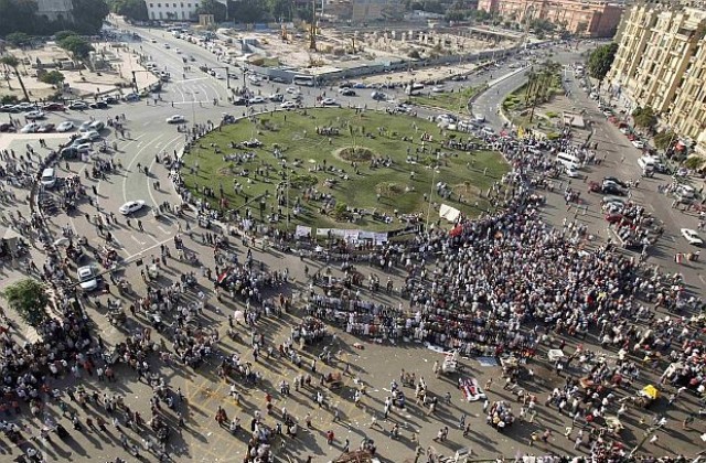 200 ранени при сблъсъци в Кайро