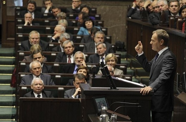 Полското правителство оцеля при вот на доверие